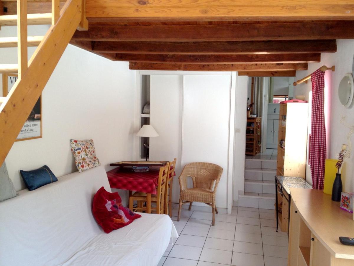 Studio Avec Piscine Privee Jardin Clos Et Wifi A Saint Jean D'Angely Exterior foto