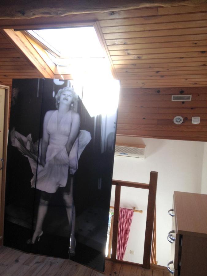 Studio Avec Piscine Privee Jardin Clos Et Wifi A Saint Jean D'Angely Exterior foto